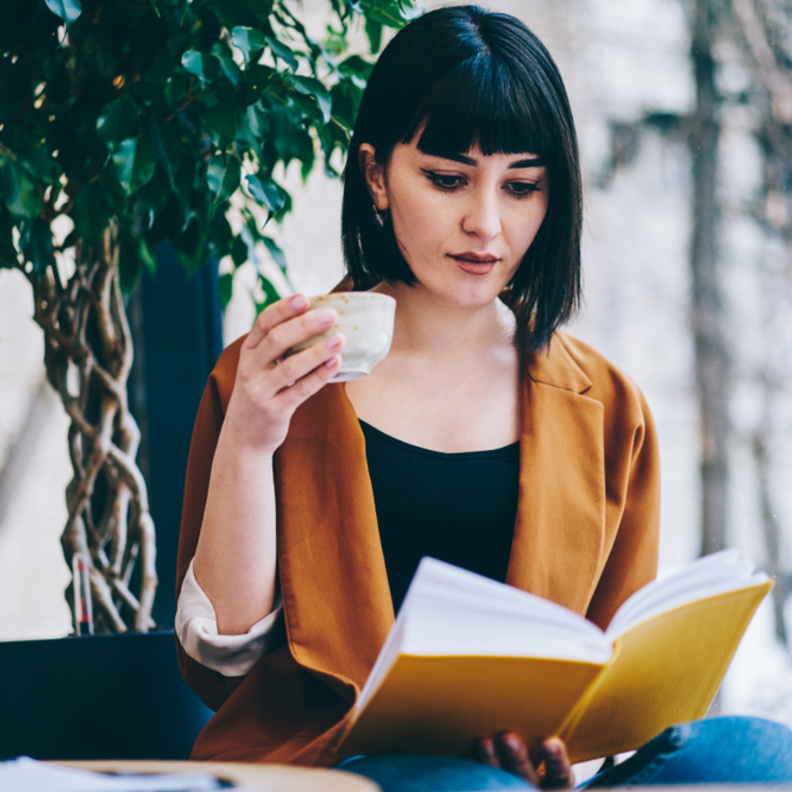 10 معلومات.. تأثير المطالعة على النساء وأسباب قراءة المرأة أكثر من الرجل