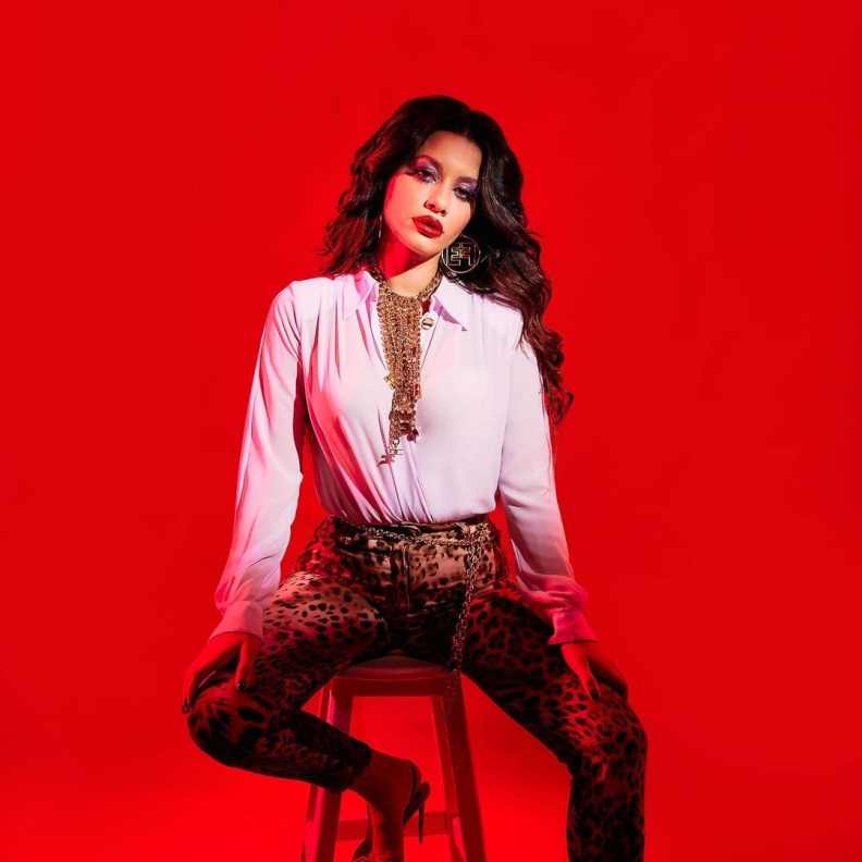 استلهمي تصاميم مجوهرات ماسية أخاذة من وحي النجمة سينتيا خليفة