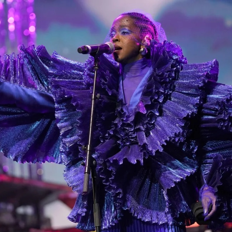 مغنية الراب العالمية لورين هيل تُحيي حفلها القادم في مرايا العلا - الصورة من موقع cnn