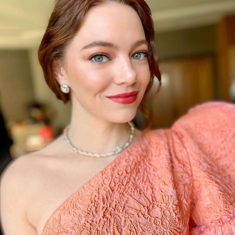 كواليس إطلالات النجمات الجمالية في حفل BAFTA Film Awards لعام 2024