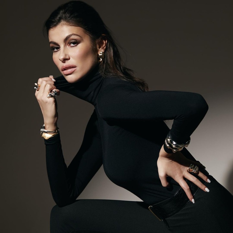 اكتشفي أحدث اصدارات مجوهرات Ashaha لإطلالة عصرية جريئة