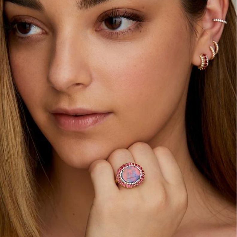 لإطلالة ساحرة في عيد الحب تألّقي بهذه الأحجار الكريمة