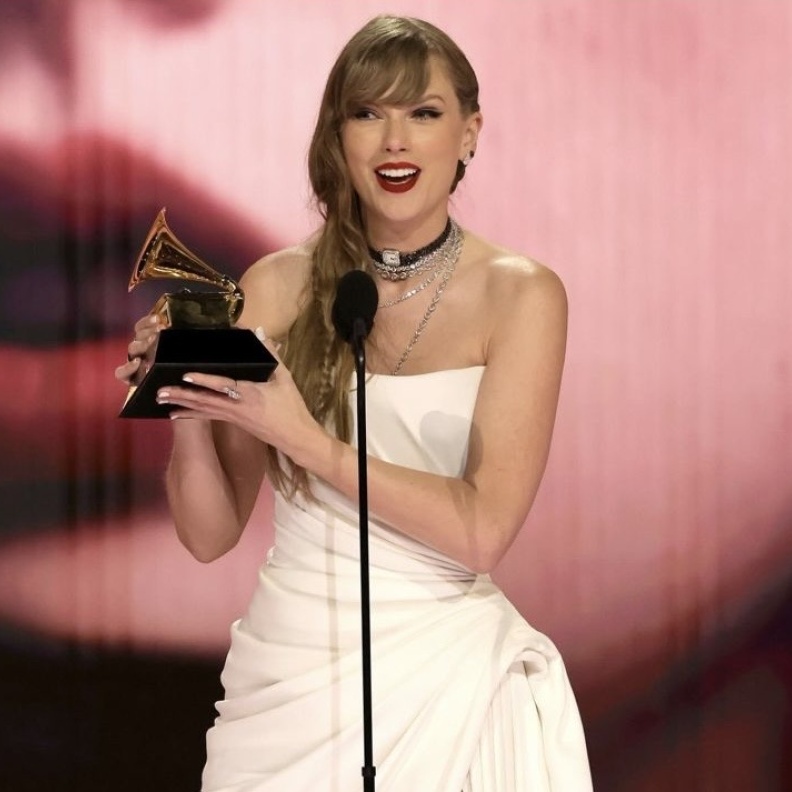 شاهدي تألق نجمات العالم بأجمل قطع مجوهرات على السجادة الحمراء خلال حفل الـ Grammy Awards 2024