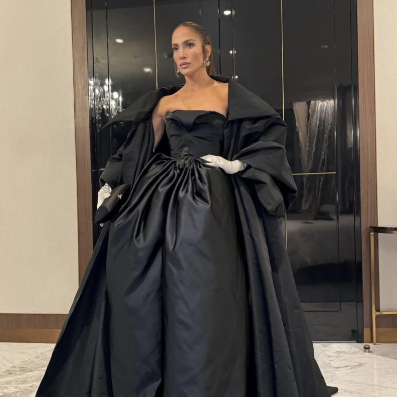 إطلالات مجوهرات لا مثيل لها تألقت بها نجمات العالم خلال حفل افتتاح فندق One & Only One Za'abeel 