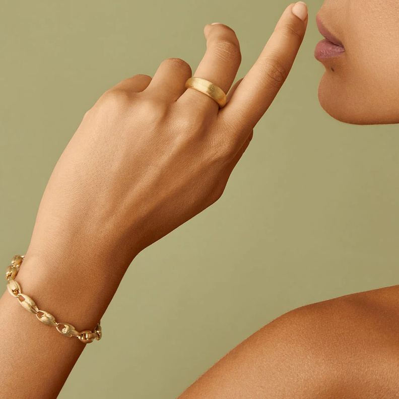 نسّقي أجمل موديلات خواتم ذهب لإطلالة شتوية تواكب آخر صيحات العصر