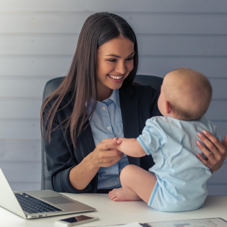 على المجتمع والنظام العائلي دعم الأم العصريات في مواجه الصراع بين دروها كأم ودورها كامرأة عاملة