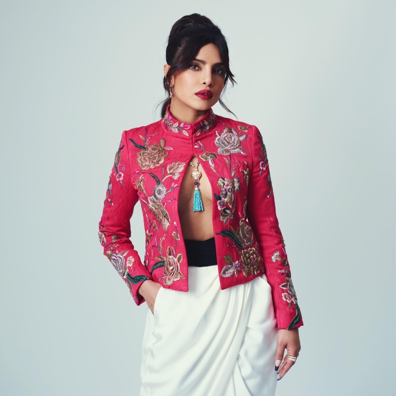 مجوهرات نجمات العالم التي زيّنت إطلالاتهنّ في حفل BAFTA خلال السنوات الماضية