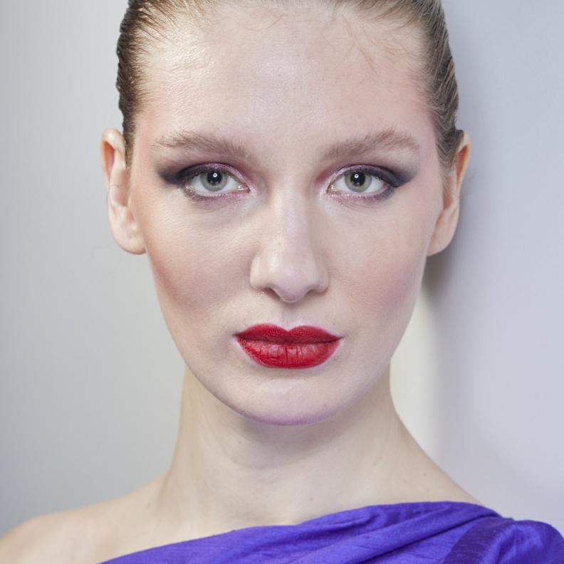 أحمر الشفاه القوي والمات من وحي دار Imane Ayissi