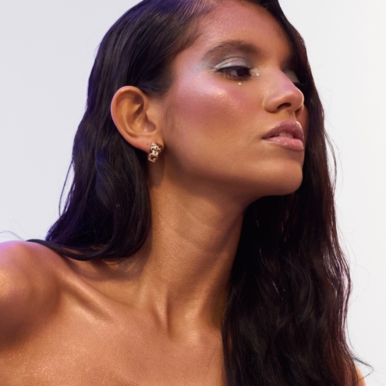 زيوت الشعر الساخنة أفضل طريقة لتغذية وترطيب الشعر