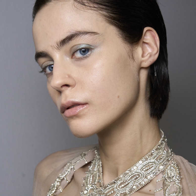 عارضة دار ايلي صعب