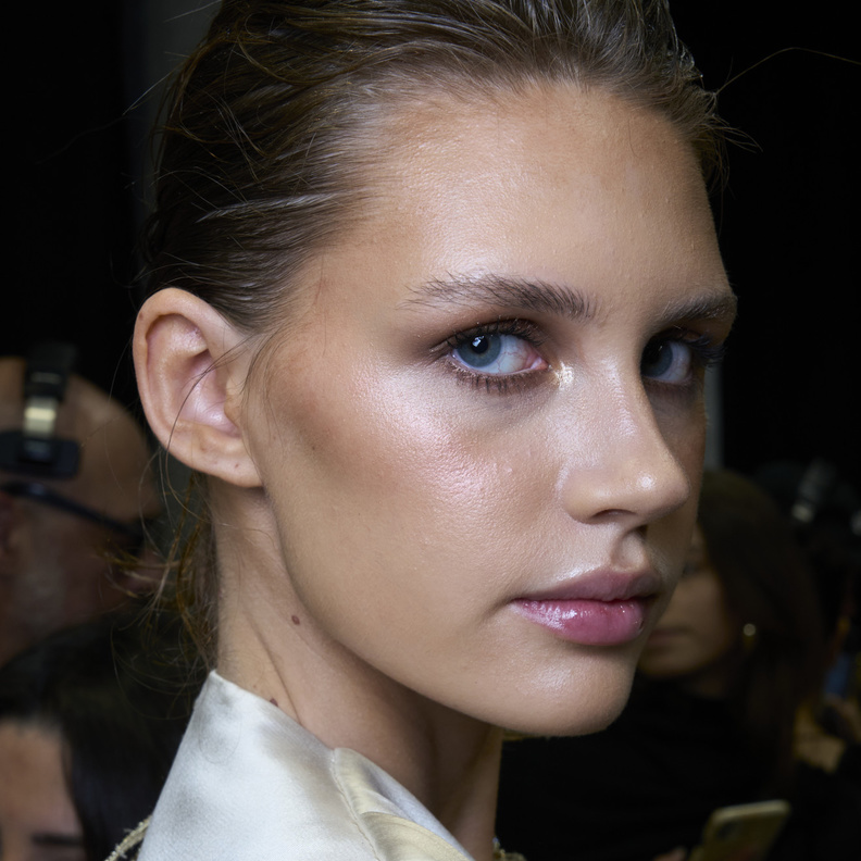 مع اقتراب عيد الحب...إليكِ اتجاهات االمكياج التي ستشاهدينها دومًا في عام 2024