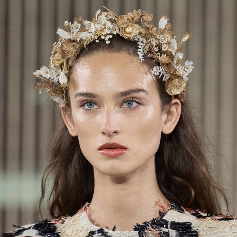 اجعلي أنوثتك طاغية في عيد الحب 2024 مع خياراتنا من عطور بنفحات الورد من "ويند" Whind