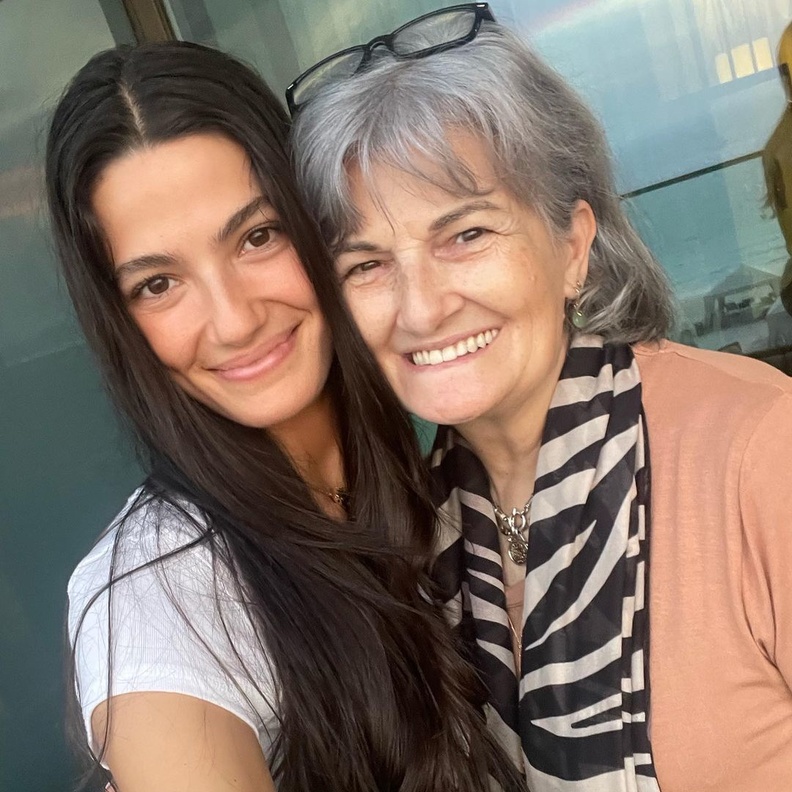 تارا عماد ووالدتها