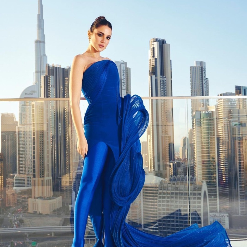 اللمسة الدراماتيكية سر من أسرار أناقتها.. درة تتوهج في أحدث جلسة تصوير 