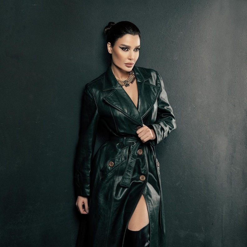 اطلالات النجمات بأزياء الجلد موضة شتاء 2024