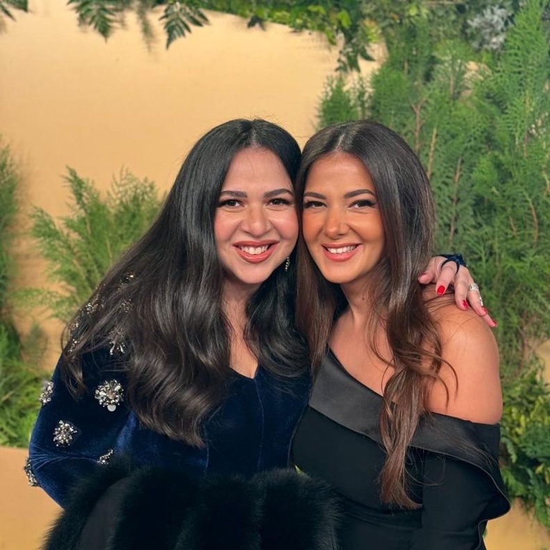 إيمي سمير غانم وشقيقتها دنيا