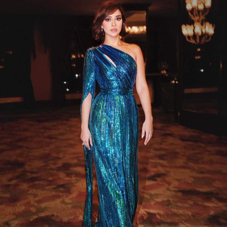 أجمل الإطلالات البرّاقة لـ بلقيس فتحي بتصاميم استثنائية وأحدثها فستانها بكليب "خدى الغمرات"