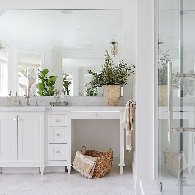 8 من الملحقات المميزة إلى النباتات المنزلية، هناك 8 أفكار تجعل الحمام الأبيض أكثر جاذبية