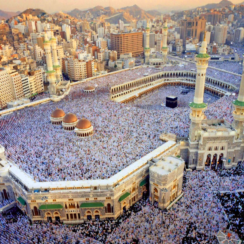 مكة المكرمة في رمضان عبادة وسياحة