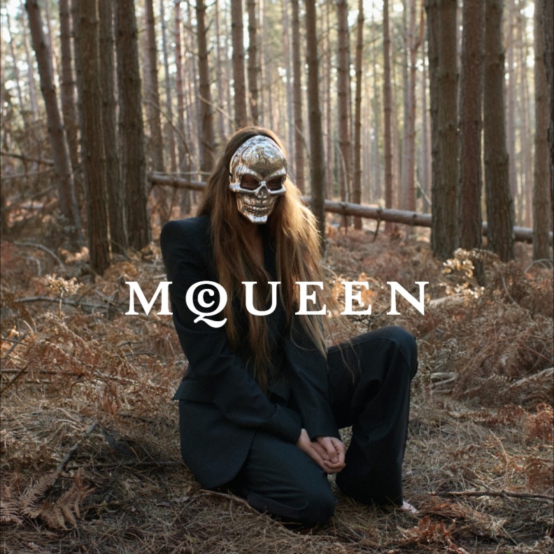 مجموعة Seán McGirr الأولى لـ Alexander McQueen