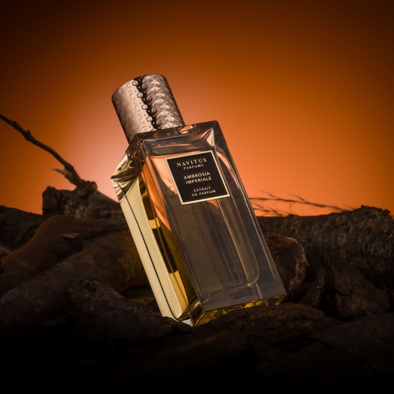 طرح علامة نافيتوس للعطور الفاخرة في الإمارات