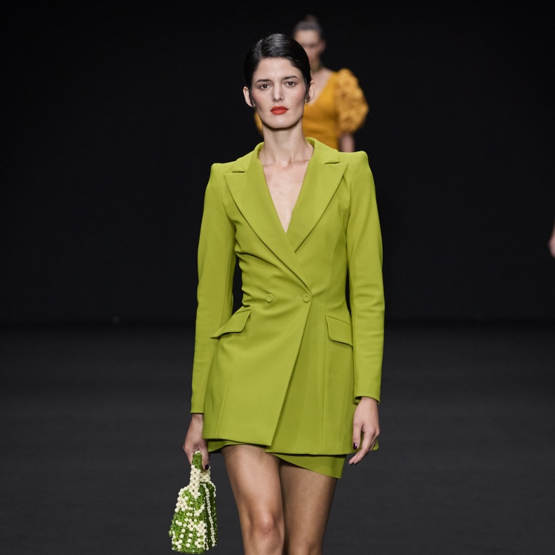 موضة الجاكيتات الخضراء والفاتحة