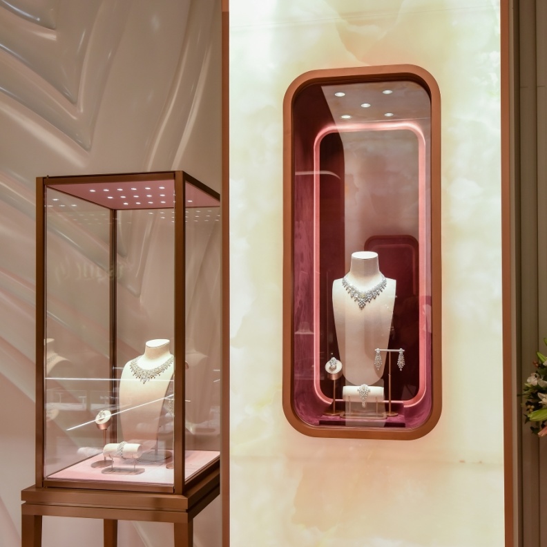 سارتورو جنيف تتألق للسنة العاشرة على التوالي في معرض الدوحة للمجوهرات والساعات لعام 2024