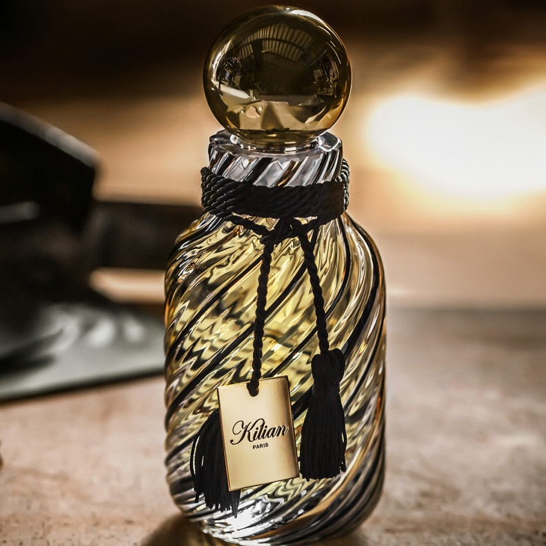 " كيليان باريس" تكشف عن التحفة الفنية المبتكرة لقارورة العطر من مورانو