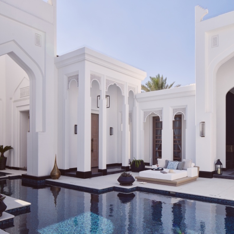 منتجع رافلز قصر العرين البحرين يفتتح سبا فيلا بالتعاون مع عيادة دكتور بورجنر سويسرا