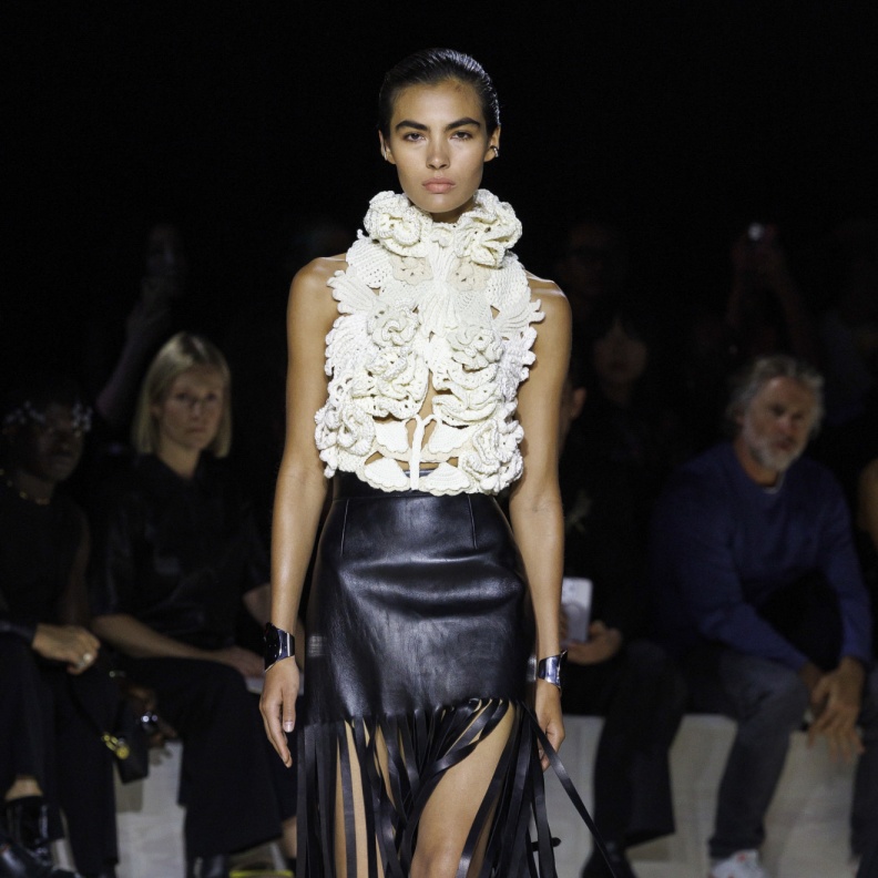 طرق تنسيق التنانير في ربيع وصيف 2024..كلها ستزيد إطلالتك أناقة ورقي!