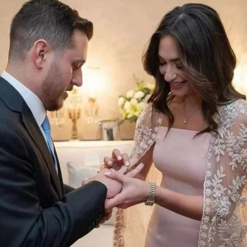 الأميرة عائشة بنت الحسين احتفلت بخطوبة ابنها الأكبر عون جمعة