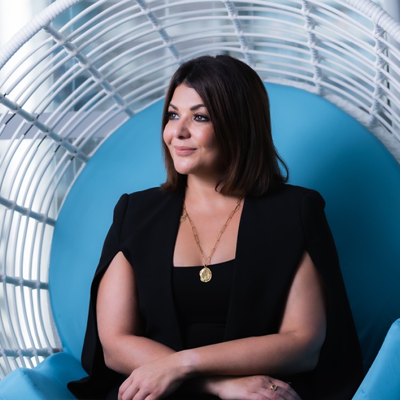 احتضان القوة الأنثوية في القيادة  الطريق نحو الأصالة والتوازن