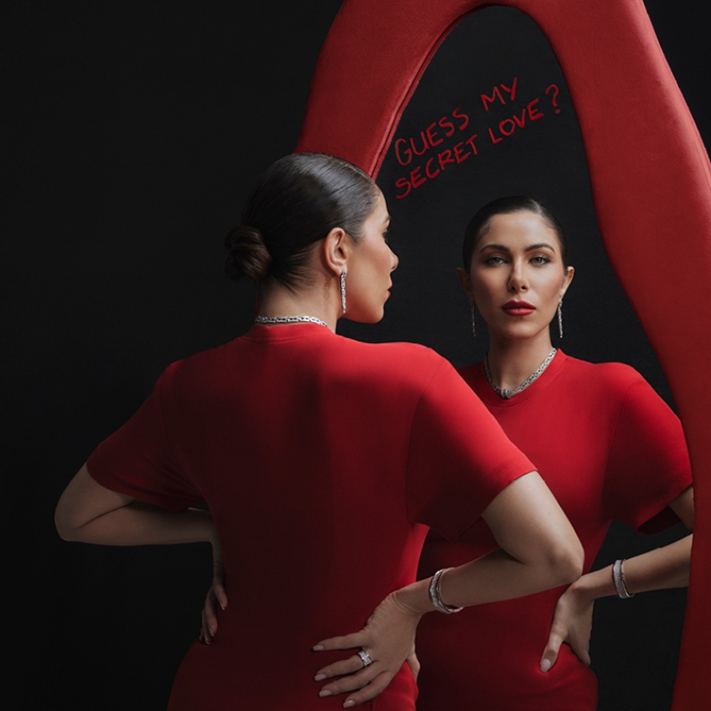 النجمة دانييلا رحمة مع مدير التحرير الزميل عدنان الكاتب 