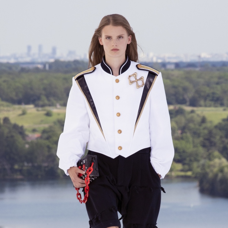 Louis Vuitton تختار برشلونة لتقديم عرض Cruise 2025