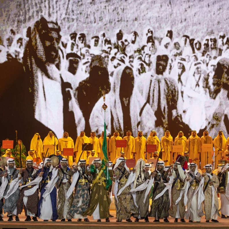 "سيمفونية البداية".. لوحة شعرية موسيقية استثنائية احتفالاً بيوم التأسيس