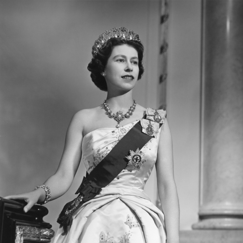 كيف خطط دوق وندسور للإطاحة بالأميرة إليزابيث مستغلا مرض شقيقه الملك؟