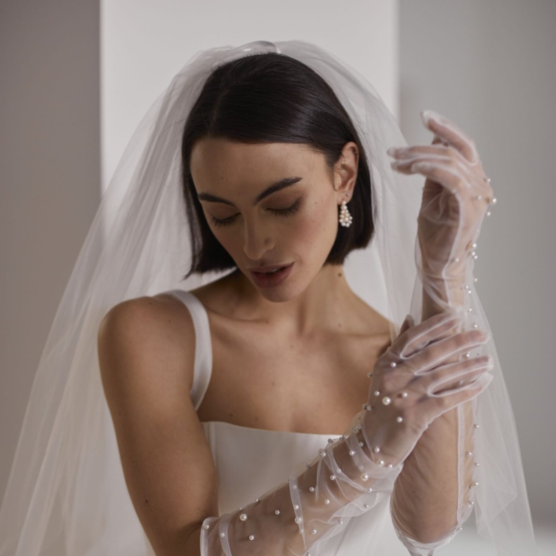 قفازات العروس من Hera Couture