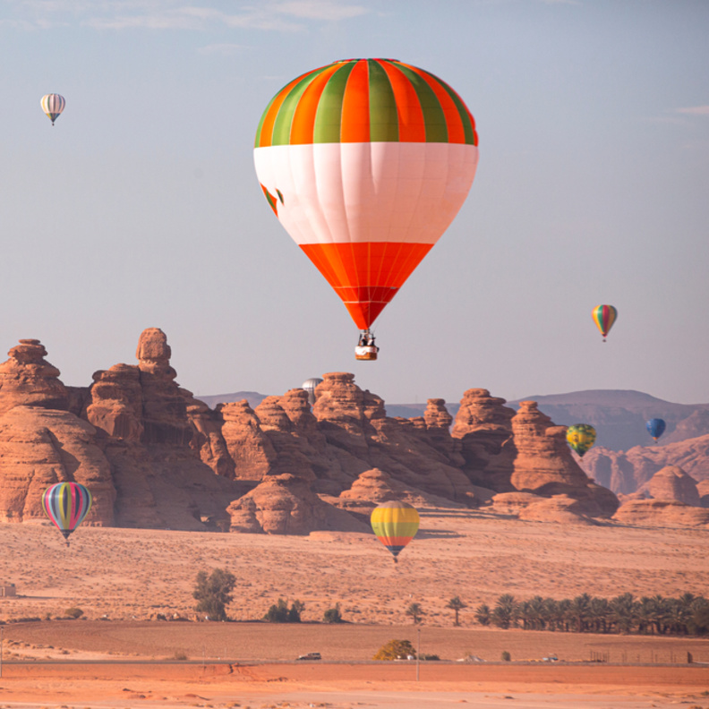 جولات تاريخية ومغامرات على حافة العالم.... وجهات سعودية ننصحك بها لقضاء شهر العسل