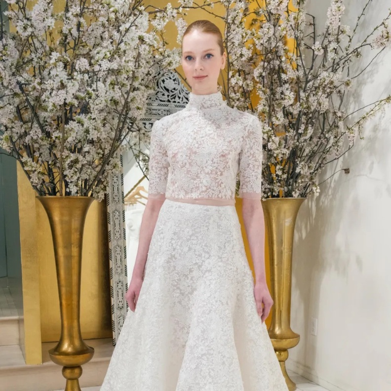 آخر صيحات الموضة...أجمل فساتين زفاف بقطعتين للعروس العصرية