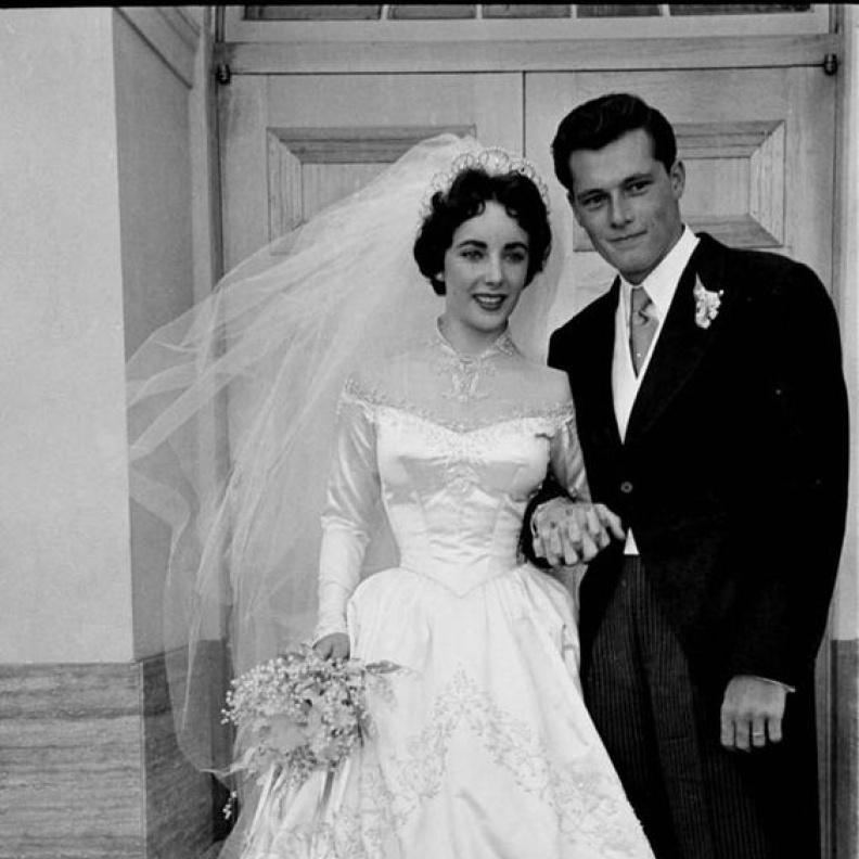 عرائس نجمات بصور الأبيض والأسود من الزمن الجميل كي تستوحي من إطلالاتهن