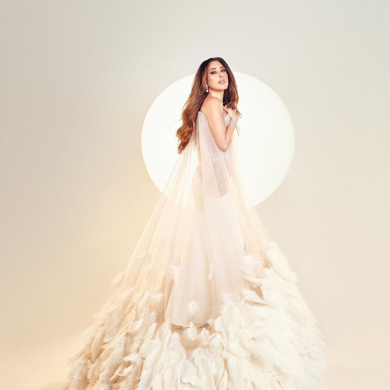 نجوى كرم لم تبخل على العروس بأغانيها.. وإليك منها صيحات فساتين عرائسية مستوحاة من إطلالاتها