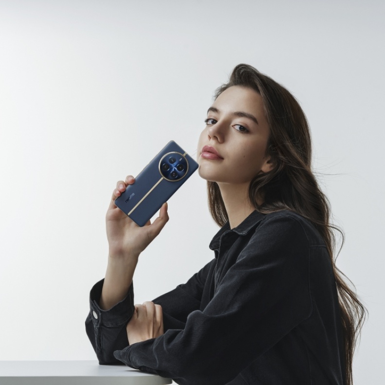 realme 12 Pro+ 5G يوفر عدسة Periscope 3x للتقريب 