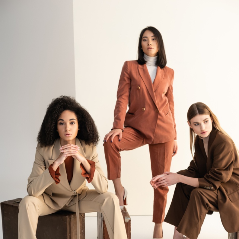 البلايزر المناسب لكل سيدة 