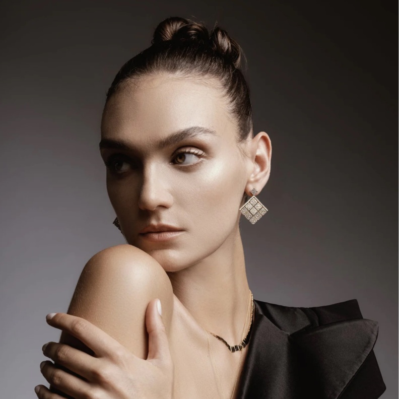 أقراط أذن مرصّعة بالألماس من إليانا ماكري Ileana Makri 