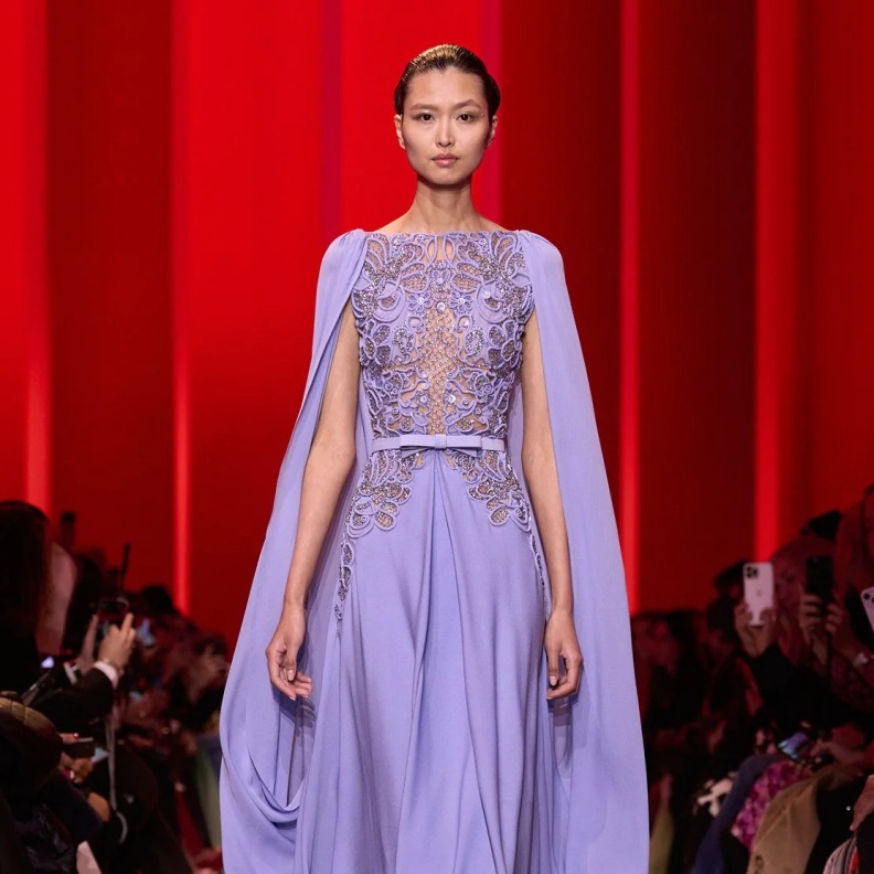 لعيد الأم... باقة فساتين سهرات تليق بإطلالة والدة العروس لصيف 2024