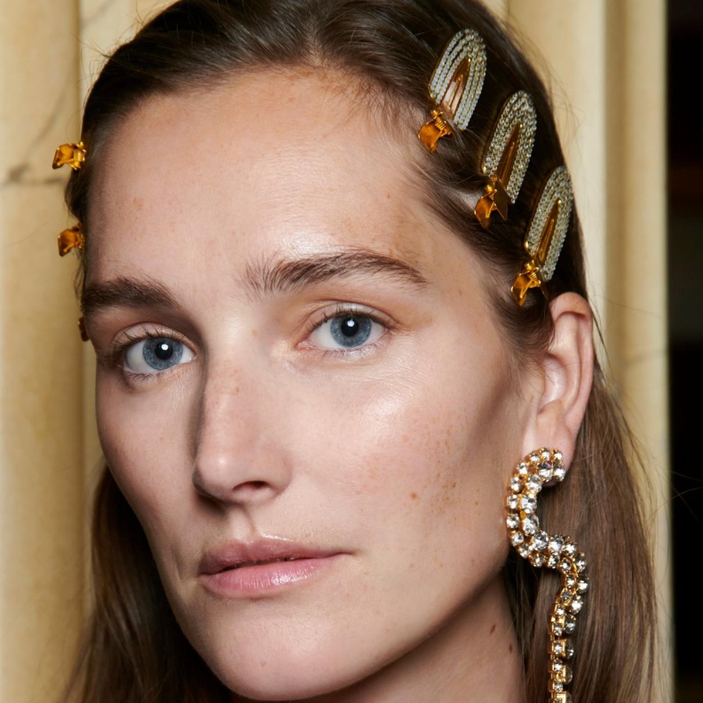 إكتشفي سر العيون الجميلة بلمسة من العناية المميزة