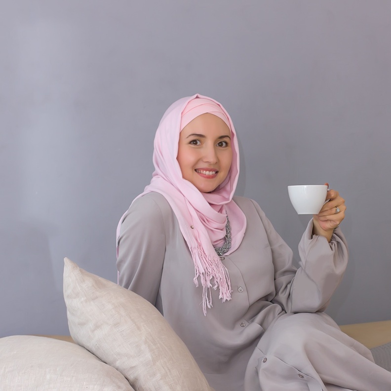 تناول التمر مع الحليب في يقلل من امتصاص السكر في الدم ويعزز من استفادة الصائم بهما