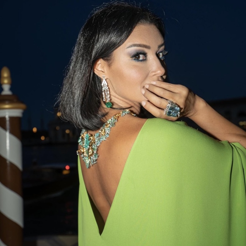 مي عمر وأروى جودة بتصاميم مجوهرات تعكس شخصيتهما في مسلسل"نعمة الأفوكاتو"