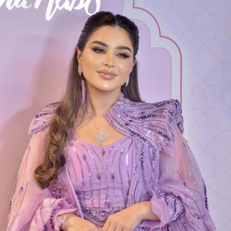 تصاميم مجوهرات ملائمة لإطلالة العباية خلال شهر رمضان 