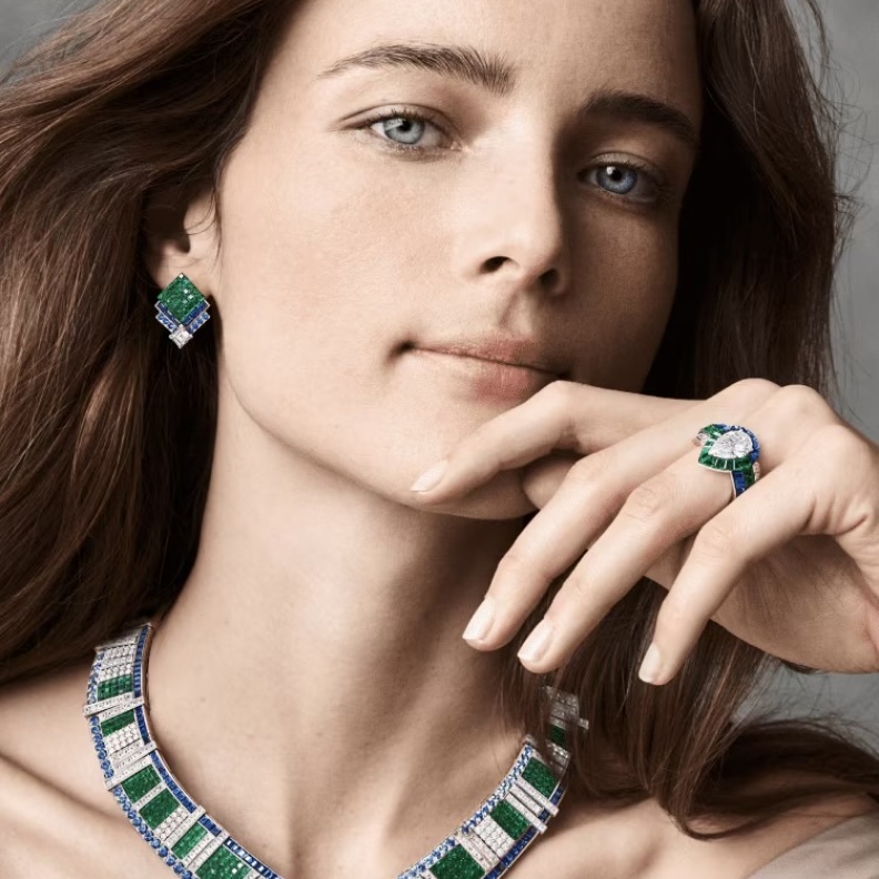  مجوهرات الأحجار الكريمة الملوّنة..أجمل اختياراتك لإطلالة ربيعية خلّابة في رمضان 2024 